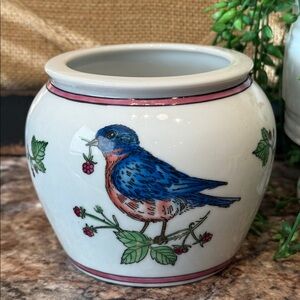 Winterthur Vase with Bluebird Design